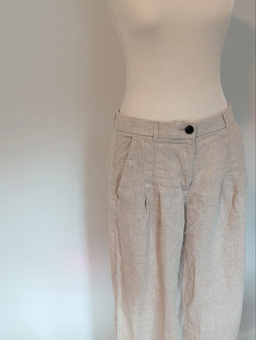 Banana Republic The Petite Soho Wide-Leg Pant in Linen (Flax Beige)